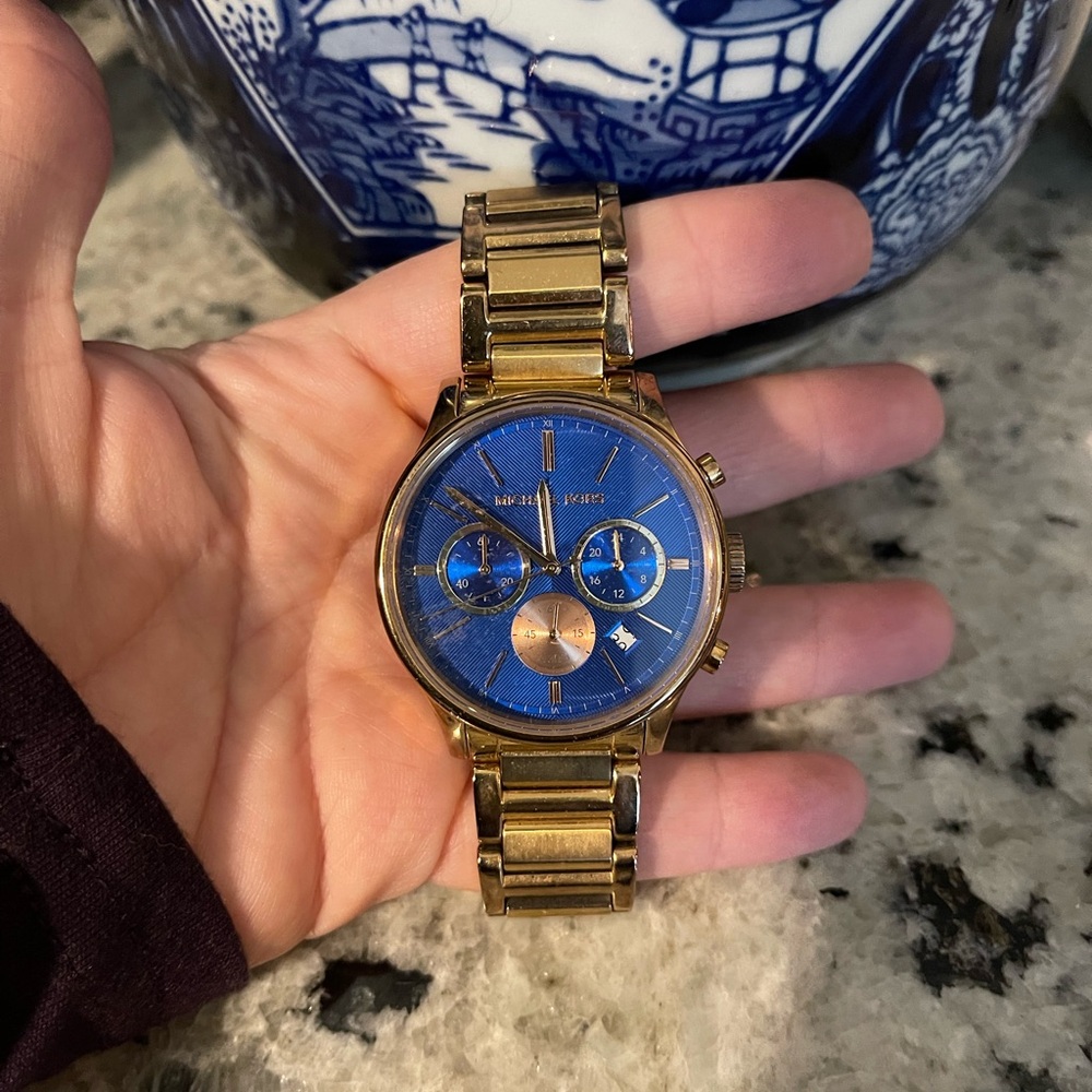 Micheal Kors Watch-Gold by